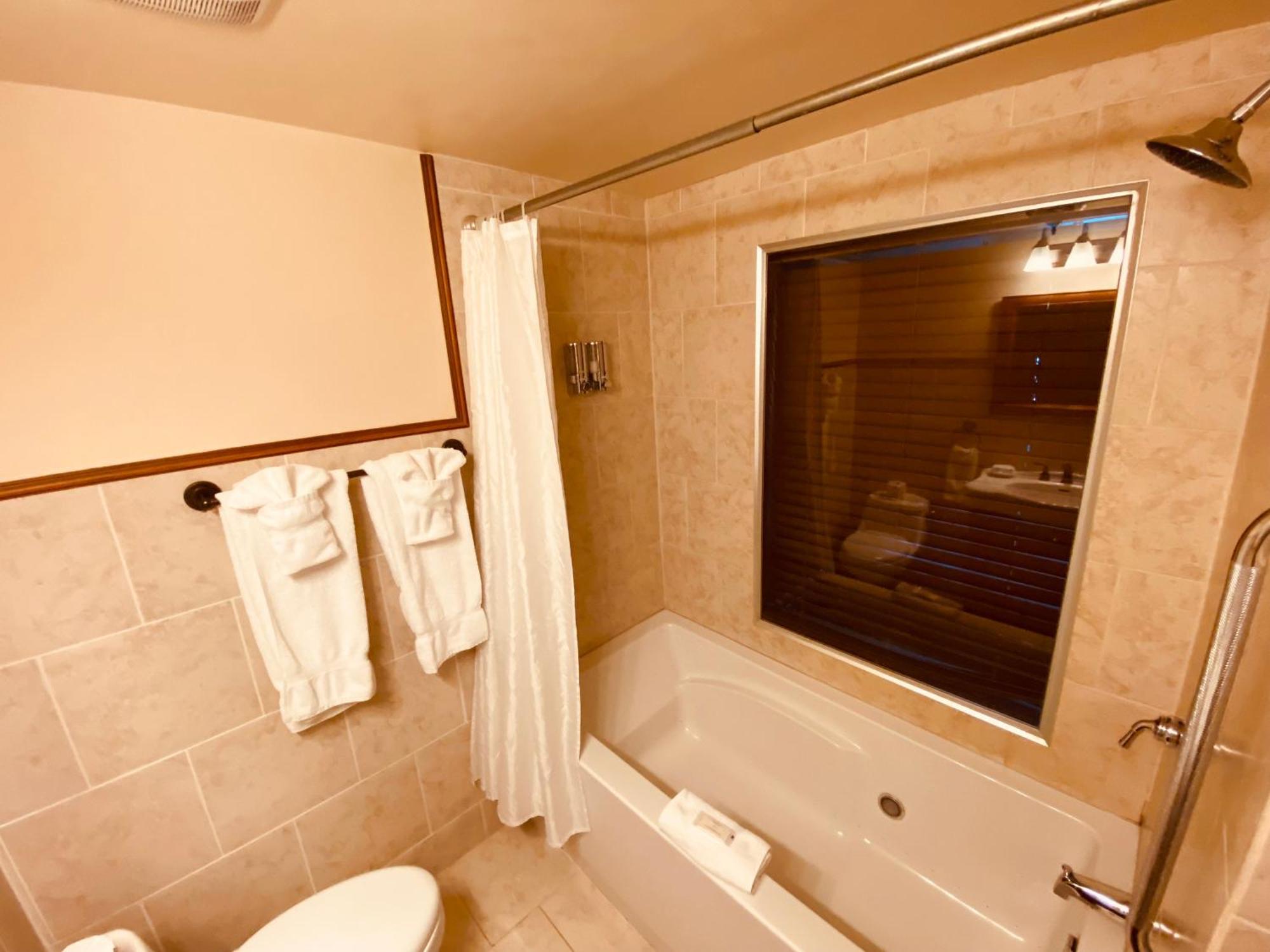 Le Grand Hotel Baie-Comeau Room photo